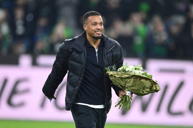 Verabschiedung Alassane PLEA, Fussball 1. Bundesliga Saison 2025 2026, 12.Spieltag, Spieltag12, matchday12, Borussia Moenchengladbach (MG) - RB Leipzig (L) am 28.11.2025 BORUSSIA PARK Moenchengladbach DFL regulations prohibit any use of photographs as image sequences and or quasi-video Ã‚Â