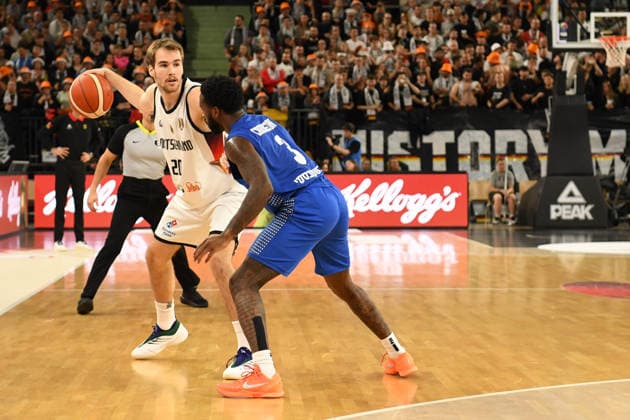 Malte Delow (20 Deutschland) and Khadeen Carrington (3 Israel) in action at the Basketball World Cup qualifying match between Germany and Israel on November 28, 2025, in Neu-Ulm. Neu Ulm ratiopharm Arena Bavaria Germany