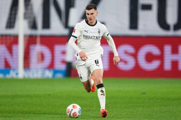 2025-11-28 Borussia Monchengladbach v RB Leipzig - Bundesliga MOENCHENGLADBACH, GERMANY - NOVEMBER 28: Yannik Engelhardt of Borussia Monchengladbach in action during the Bundesliga match between Borussia Monchengladbach and RB Leipzig at Borussia-Park on November 28, 2025 in Moenchengladbach, Germany. Moenchengladbach Borussia-Park Germany Content not available for redistribution in The Netherlands directly or indirectly through any third parties. Copyright: xJorisxVerwijstx