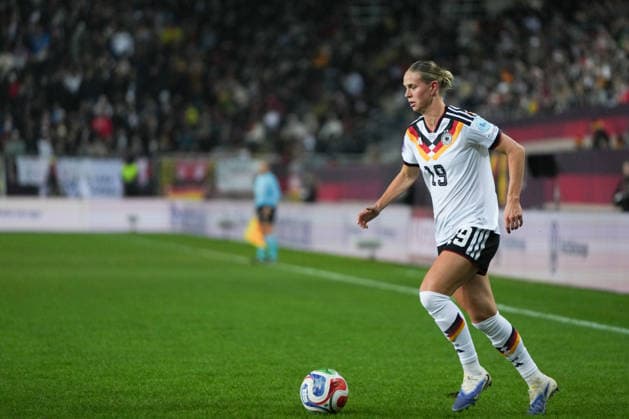 UEFA WOMEN S NATIONS LEAGUE: Deutschland vs Spanien, 28.11.025 Klara Bühl (Deutschland, 19) am Ball UEFA WOMEN S NATIONS LEAGUE: Deutschland vs Spanien, Fritz-Walter-Stadion, 28.11.025 DFB DFL REGULATIONS PROHIBIT ANY USE OF PHOTOGRAPHS AS IMAGE SEQUENCES AND OR QUASI-VIDEO. *** UEFA WOMEN S NATIONS LEAGUE Germany vs Spain, 28 11 025 Klara Bühl Germany, 19 on the ball UEFA WOMEN S NATIONS LEAGUE Germany vs Spain, Fritz Walter Stadion, 28 11 025 DFB DFL REGULATIONS PROHIBIT ANY USE OF PHOTOGRAPHS AS IMAGE SEQUENCES AND OR QUASI VIDEO Copyright: xBEAUTIFULxSPORTS Boscox
