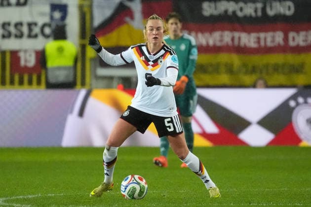 Janina Minge (Deutschland, 5) - Kaiserslautern 28.11.2025: Deutschland vs. Spanien, Fritz-Walter-Stadion, Womens UEFA Nations League 2025, Finale, Hinspiel