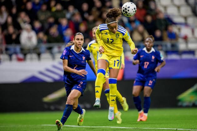 251128 Maelle Lakrar of France and Felicia Schröder of Sweden during the Women s Nations League bronze medal football match between France and Sweden on November 28, 2025 in Reims. Photo: Ludvig Thunman BILDBYRAN kod LT LT0755 fotboll football soccer fotball nations league uefa womens nations league frankrike sverige sweden dam bbeng Copyright: LUDVIGxTHUNMAN BB251128LT060