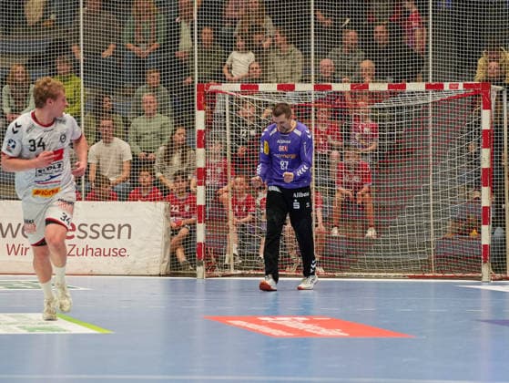 Dominik Plaue (TuSEM Essen, 87) jubelt ueber den gehaltenen Torwurf von Thore Kjell Heinemann (VfL Luebeck-Schwartau, 34) TuSEM Essen vs. 1. VfL Luebeck-Schwartau, Handball, 2. Bundesliga, 13. Spieltag, Saison 2025 2026, 28.11.2025 TuSEM Essen vs. 1. VfL Luebeck-Schwartau, Handball, 2. Bundesliga, 13. Spieltag, Saison 2025 2026, 28.11.2025 Essen Copyright: xEibner-Pressefoto DamianxKruczynx EP_DKI