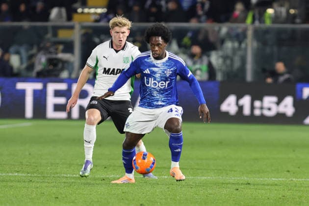 ComoÕs ComoÕs Jayden Addai during the Serie A soccer match between Como and Sassuolo at the Giuseppe Sinigaglia stadium in Como, north Italy - November 28, 2025 - Soccer.  Copyright: xAntonioxSaiai LaPressex