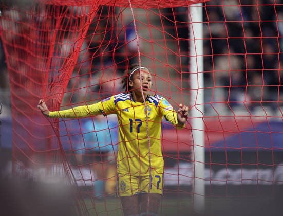 REIMS, FRANKRIKE 20251128 Sveriges Felicia Schröder efter missad malchans under fredagens match 1 av 2 om tredje plats i Nations League i fotboll för damer mellan Frankrike och Sverige pa Stade Auguste-Delaune i Reims.