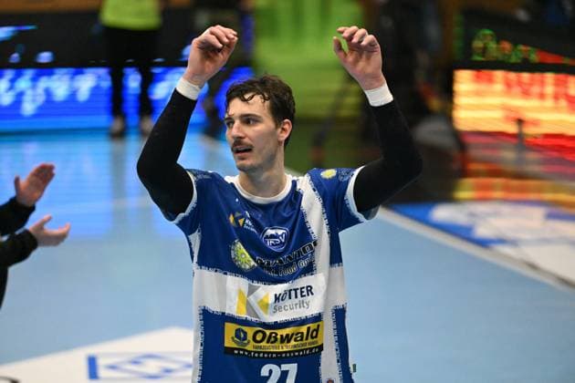 RECORD DATE NOT STATED Philipp Meyer (27; ThSV Eisenach) mit erhobenen Armen Philipp Meyer (27; ThSV Eisenach) mit erhobenen Armen