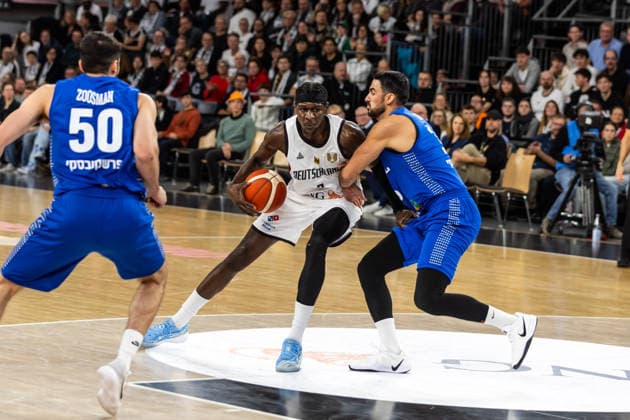 GER, FIBA Basketball World Cup 2027, European Qualifiers, Deutschland-Israel. 28.11.2025, Ratiopharm Arena, Neu-Ulm, GER, FIBA Basketball World Cup 2027, European Qualifiers, Deutschland-Israel. Oscar da Silva (Deutschland, No1) Â Foto: Alexander Trienitz Neu-Ulm Ratiopharm Arena Bayern Deutschland