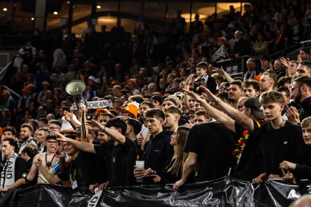 GER, FIBA Basketball World Cup 2027, European Qualifiers, Deutschland-Israel. 28.11.2025, Ratiopharm Arena, Neu-Ulm, GER, FIBA Basketball World Cup 2027, European Qualifiers, Deutschland-Israel. Fans vom Team Deutschland Â Foto: Alexander Trienitz Neu-Ulm Ratiopharm Arena Bayern Deutschland