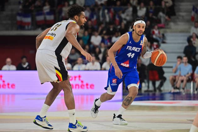 BASKET : France vs Belgique - Rouen - 28 11 2025 Sene Benjamin ( 44 - France ) and Retin Obasohan ( 32 - Belgium ) during the FIBA European Qualifiers match between France and Belgium at Kindarena on November 28, 2025 in Rouen, France. ( Photo by Federico Pestellini PSNewz ) - RouenFrance  Copyright: xFedericoxPestellinix