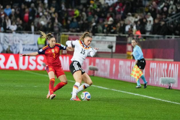 UEFA WOMEN S NATIONS LEAGUE: Deutschland vs Spanien, 28.11.025 Zweikampf zwischen Olga Carmona (Spanien, 7) und Selina Cerci (Deutschland, 15) UEFA WOMEN S NATIONS LEAGUE: Deutschland vs Spanien, Fritz-Walter-Stadion, 28.11.025 DFB DFL REGULATIONS PROHIBIT ANY USE OF PHOTOGRAPHS AS IMAGE SEQUENCES AND OR QUASI-VIDEO. Copyright: xBEAUTIFULxSPORTS Boscox