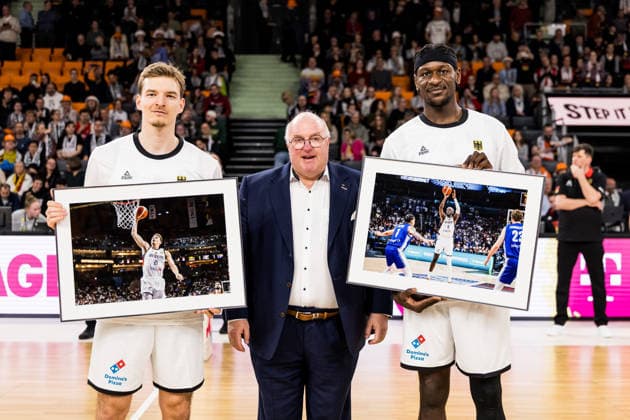 NEU-ULM, GERMANY - NOVEMBER 28: Justus Hollatz (Germany, 21) and Isaac Bonga (Germany, 0) being awarded for 50 internatinal matches before the FIBA World Cup European Qualifiers match between Germany vs. Israel at Ratiopharm Arena on matchday 1 of the FIBA World Cup European Qualifiers on November 28, 2025 in Neu-Ulm, Germany. Baden-Württemberg Germany Copyright: xBEAUTIFULxSPORTS Wunderlx