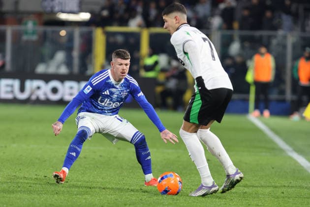 ComoÕs ComoÕs Alberto Moreno during the Serie A soccer match between Como and Sassuolo at the Giuseppe Sinigaglia stadium in Como, north Italy - November 28, 2025 - Soccer.  Copyright: xAntonioxSaiai LaPressex