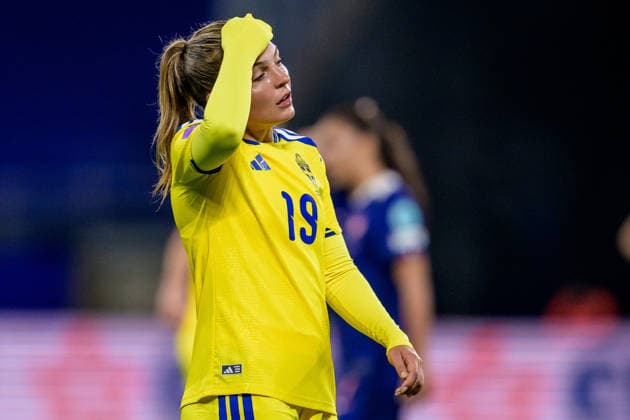251128 Johanna Rytting Kaneryd of Sweden looks dejected during the Women s Nations League bronze medal football match between France and Sweden on November 28, 2025 in Reims. Photo: Ludvig Thunman BILDBYRAN kod LT LT0755 fotboll football soccer fotball nations league uefa womens nations league frankrike sverige sweden dam bbeng depp Copyright: LUDVIGxTHUNMAN BB251128LT103