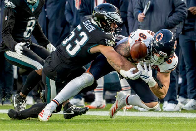 November 28, 2025, Philadelphia, Pa, USA: Philadelphia Eagles linebacker Zack Baun (53) breaks up a pass to Chicago Bears tight end Colston Loveland (84) during the NFL, American Football Herren, USA football matchup between the Chicago Bears and the Philadelphia Eagles at Lincoln Financial Field in Philadelphia, Pennsylvania on November 28, 2025. Cal Media Philadelphia USA - ZUMAcs17 20251128_faf_cs17_022 Copyright: xScottxSeriox