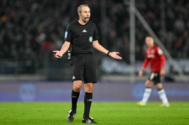 2. Bundesliga - Hannover 96 - Karlsruher SC am 28.11.2025 in der HDI Arena in Hannover Schiedsrichter Patrick Alt MT