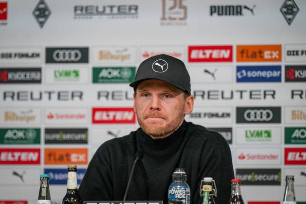 Deutschland: Fussball Bundesliga 2025 26, 12. Spieltag - Borussia Mönchengladbach vs RB Leipzig - Borussia-Park (Mönchengladbach): Eugen Polanski (Trainer, Borussia Mönchengladbach) Pressekonferenz, Medien Mönchengladbach Nordrhein-Westfalen Deutschland Copyright: xJOERANxSTEINSIEKx