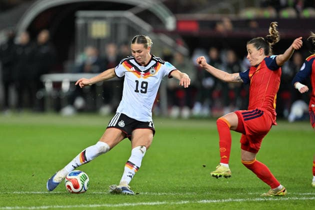 Kaiserslautern, Fritz-Walter-Stadion, 28.11.25, GER, Frauen, UEFA Women s Nations Leaugue, Finale 2025, Deutschland - Spanien Bild: Klara Bühl (Deutschland,19 ) UEFA regulations prohibit any use of photographs as image sequences and or quasi-video. Rheinland-Pfalz Deutschland