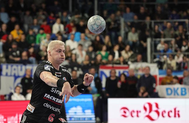 28.11.2025 - Handball - 1. Bundesliga DAIKIN HBL - Saison 2025 2026 - 14. Spieltag: HC Erlangen Metropolregion Nürnberg HCE - TVB Stuttgart - DaMa - xdaxmax - Marek Nissen (6, HC Erlangen HCE )