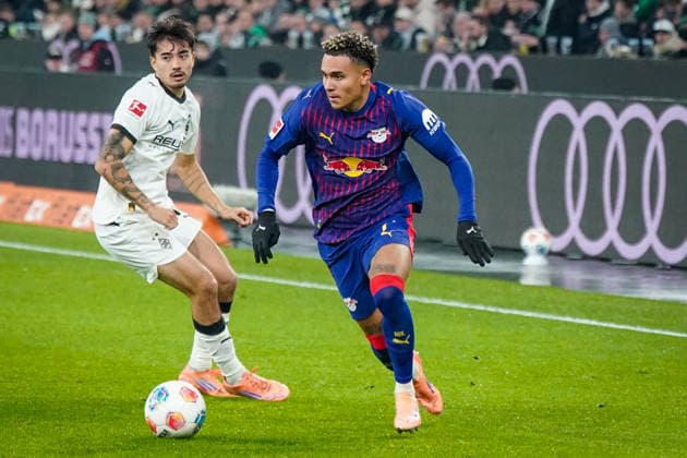 Deutschland: Fussball Bundesliga 2025 26, 12. Spieltag - Borussia Mönchengladbach vs RB Leipzig - Borussia-Park (Mönchengladbach): Antonio Nusa (RB Leipzig, 7) Mönchengladbach Nordrhein-Westfalen Deutschland Copyright: xJOERANxSTEINSIEKx