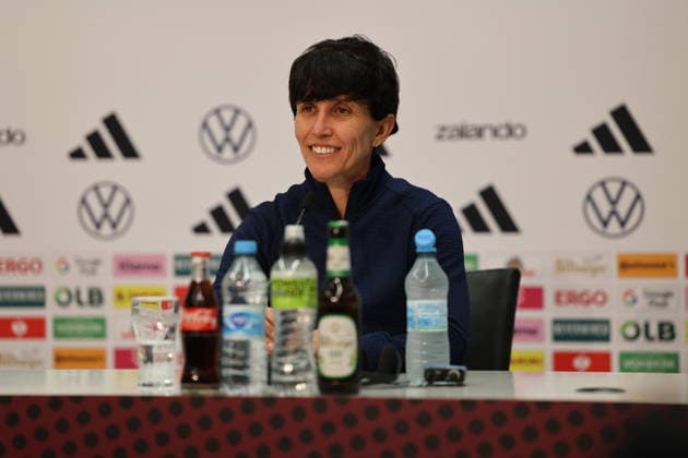 28.11.2025, Fussball, Frauen, UEFA Women s Nations League Finale 2025, Deutschland - Spanien, Trainerin Sonia Bermudez (Spanien) Kaiserslautern Fritz-Walter-Stadion Rheinland-Pfalz Deutschland (DEU) Copyright: xSebastianxBachx