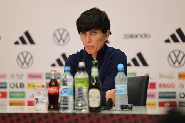 28.11.2025, Fussball, Frauen, UEFA Women s Nations League Finale 2025, Deutschland - Spanien, Trainerin Sonia Bermudez (Spanien) Kaiserslautern Fritz-Walter-Stadion Rheinland-Pfalz Deutschland (DEU) Copyright: xSebastianxBachx
