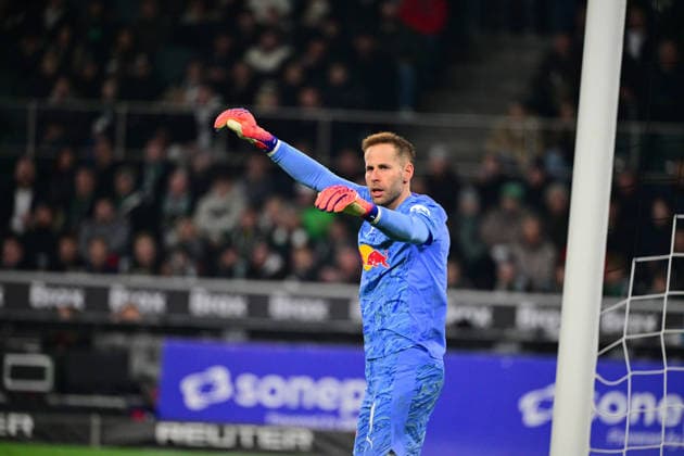 28.11.2025; Moenchengladbach; Fussball, Herren, Saison 2025 2026, Borussia Moenchengladbach vs. RB Leipzig Torwart Peter Gulacsi (Leipzig) DFL regulations prohibit any use of photographs as image sequences and or quasi-video. Borussia-Park NRW Deutschland