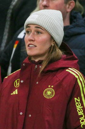 28.11.2025, xgrfx, Fussball UEFA Women s Nations League Finale Hinspiel , Deutschland - Spanien v.l. Sydney Lohmann (Deutsche Frauennationalmannschaft) (DFL DFB REGULATIONS PROHIBIT ANY USE OF PHOTOGRAPHS as IMAGE SEQUENCES and or QUASI-VIDEO) Kaiserslautern