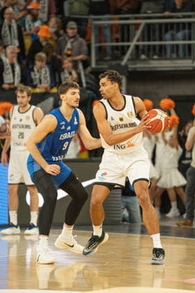 Roman Sorkin (9 Israel) and Oscar da Silva (1 Deutschland) in action at the Basketball World Cup qualifying match between Germany and Israel on November 28, 2025, in Neu-Ulm. Neu Ulm ratiopharm Arena Bavaria Germany