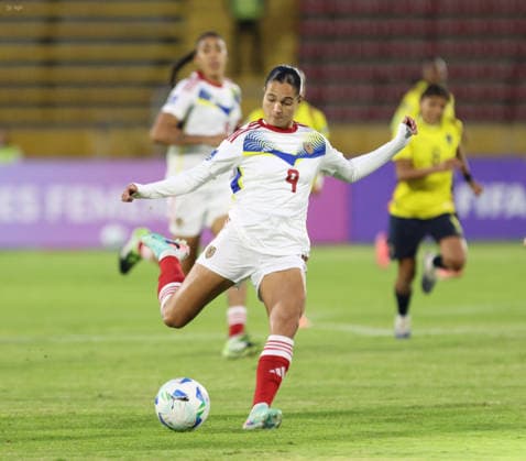 FBL LIGA NACIONES CONMEBOL ECUADOR VS VENEZUELA Quito, viernes 28 de noviembre del 2025 Cotejo entre Ecuador y Venezuela Femenino, por la fecha 3 de La Liga de Naciones de la Conmebol, clasificatoriopara para el Mundial Femenino, en el Estadio Olimpico Atahualpa. Fotos: API Rolando Enriquez Quito Pichincha Ecuador Copyright: xROLANDOxENRIQUEZx