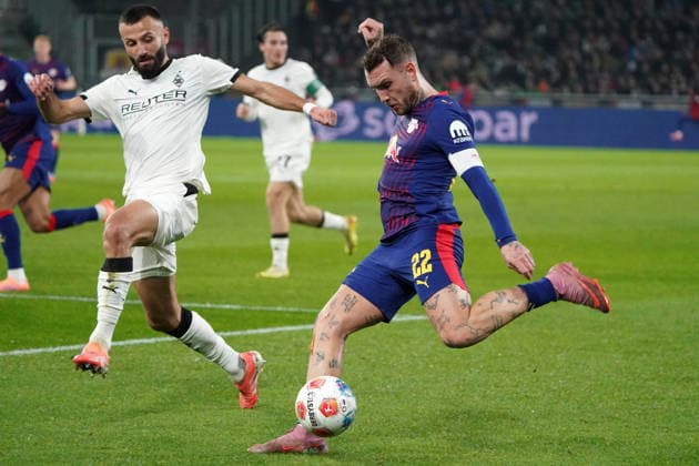 Fussball, 1.BL Saison 2025 2026 Borussia Mönchengladbach vs RB leipzig , 28.11.2025, Stadion im Borussia Park Mönchengladbach, David Raum ,RB Leipzig Aktion, Einzelbild