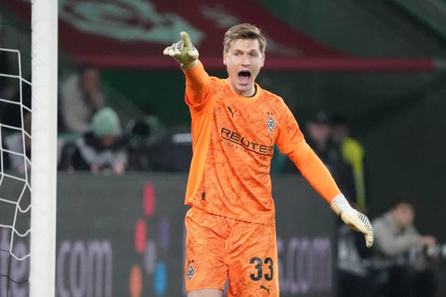 Fussball, 1.BL Saison 2025 2026 Borussia Mönchengladbach vs RB Leipzig , 28.11.2025, Stadion im Borussia Park Mönchengladbach, Moritz Nicolas TW, Borussia Mönchengladbach Aktion, Einzelbild