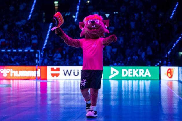 Handball I Frauen I Weltmeisterschaft I Vorrunde I 2. Spieltag I Uruguay - Deutschland I 28.11.2025 Maskottchen Hanni Stuttgart Porsche Arena Baden-Württemberg Deutschland Copyright: xLobeca MaxxPetershansx