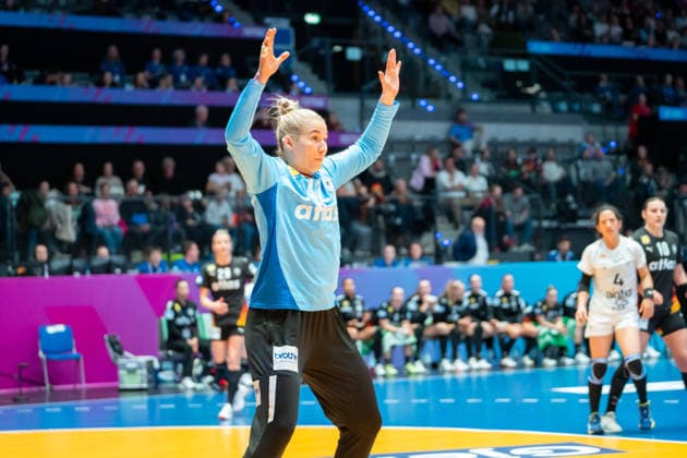 Handball I Frauen I Weltmeisterschaft I Vorrunde I 2. Spieltag I Uruguay - Deutschland I 28.11.2025 Katharina Filter (42, Deutschland) Stuttgart Porsche Arena Baden-Württemberg Deutschland Copyright: xLobeca MaxxPetershansx