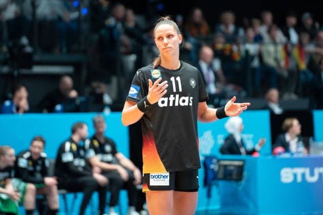 Handball I Frauen I Weltmeisterschaft I Vorrunde I 2. Spieltag I Uruguay - Deutschland I 28.11.2025 Xenia Smits (11, Deutschland) Stuttgart Porsche Arena Baden-Württemberg Deutschland Copyright: xLobeca MaxxPetershansx