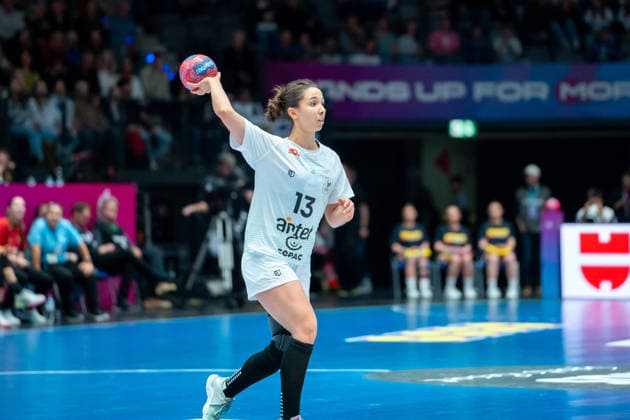 Handball I Frauen I Weltmeisterschaft I Vorrunde I 2. Spieltag I Uruguay - Deutschland I 28.11.2025 Maite Pessina Portos (13, Uruguay) Stuttgart Porsche Arena Baden-Württemberg Deutschland Copyright: xLobeca MaxxPetershansx