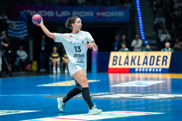 Handball I Frauen I Weltmeisterschaft I Vorrunde I 2. Spieltag I Uruguay - Deutschland I 28.11.2025 Maite Pessina Portos (13, Uruguay) Stuttgart Porsche Arena Baden-Württemberg Deutschland Copyright: xLobeca MaxxPetershansx