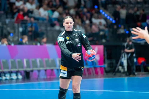 Handball I Frauen I Weltmeisterschaft I Vorrunde I 2. Spieltag I Uruguay - Deutschland I 28.11.2025 Mareike Thomaier (10, Deutschland) Stuttgart Porsche Arena Baden-Württemberg Deutschland Copyright: xLobeca MaxxPetershansx