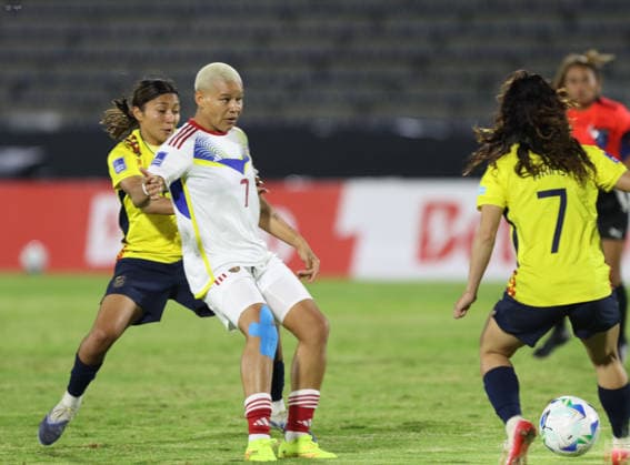 FBL LIGA NACIONES CONMEBOL ECUADOR VS VENEZUELA Quito, viernes 28 de noviembre del 2025 Cotejo entre Ecuador y Venezuela Femenino, por la fecha 3 de La Liga de Naciones de la Conmebol, clasificatoriopara para el Mundial Femenino, en el Estadio Olimpico Atahualpa. Fotos: API Rolando Enriquez Quito Pichincha Ecuador Copyright: xROLANDOxENRIQUEZx