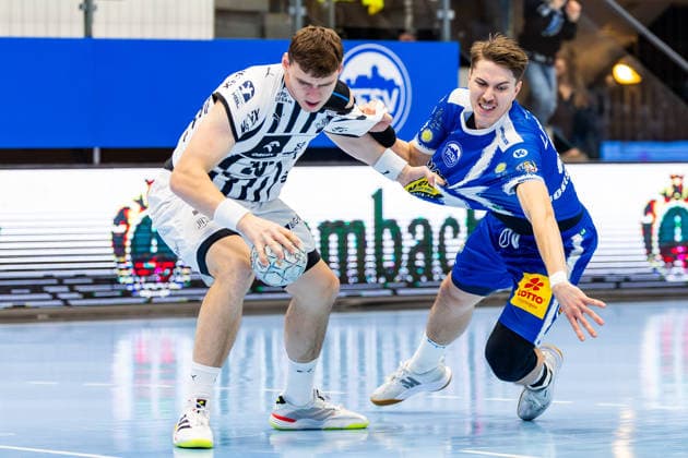 28.11.2025, GER, Handball, Maenner, Saison 25 26, Daikin 1.Bl, 14.Spieltag, ThSV Eisenach - THW Kiel Lukas Laube (THW Kiel), Oskar Joelsson (ThSV Eisenach,3) 99817 Eisenach Werner-Assmann-Halle Am Sportp Thueringen Deutschland