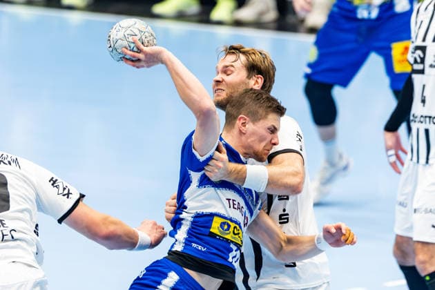 28.11.2025, GER, Handball, Maenner, Saison 25 26, Daikin 1.Bl, 14.Spieltag, ThSV Eisenach - THW Kiel Lukas Laube (THW Kiel), Petter Overby (THW Kiel), Vincent Buechner (ThSV Eisenach,74) 99817 Eisenach Werner-Assmann-Halle Am Sportp Thueringen Deutschland