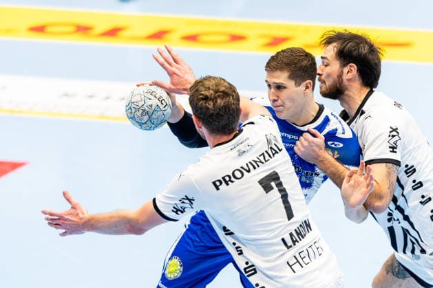 28.11.2025, GER, Handball, Maenner, Saison 25 26, Daikin 1.Bl, 14.Spieltag, ThSV Eisenach - THW Kiel Magnus Landin Jacobsen (THW Kiel), Vukasin Antonijevic (ThSV Eisenach,41) 99817 Eisenach Werner-Assmann-Halle Am Sportp Thueringen Deutschland