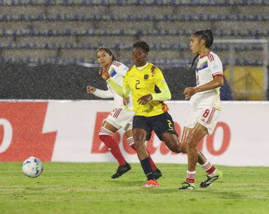 FBL LIGA NACIONES CONMEBOL ECUADOR VS VENEZUELA Quito, viernes 28 de noviembre del 2025 Cotejo entre Ecuador y Venezuela Femenino, por la fecha 3 de La Liga de Naciones de la Conmebol, clasificatoriopara para el Mundial Femenino, en el Estadio Olimpico Atahualpa. Fotos: API Rolando Enriquez Quito Pichincha Ecuador Copyright: xROLANDOxENRIQUEZx