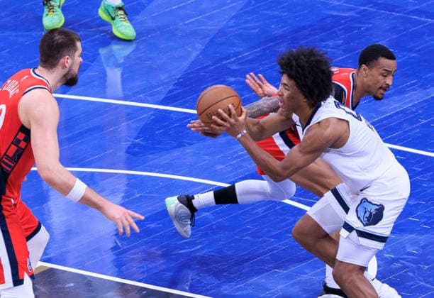November 28, 2025, Inglewood, California, USA: Jaylen Wells 0 of the Memphis Grizzlies looks to put up a shot during their 2025 NBA, Basketball Herren, USA Cup game against the Los Angeles Clippers on Friday November 28, 2025 at Intuit Dome Arena in Inglewood, California. JAVIER ROJAS PI Inglewood USA - ZUMAp124 20251128_zaa_p124_056 Copyright: xJavierxRojasx