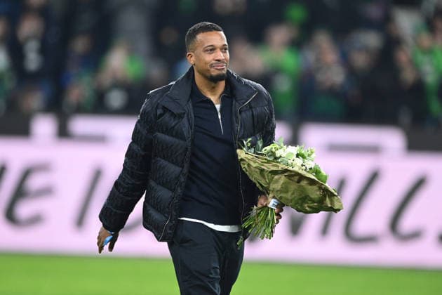 Verabschiedung des ehemaligen Gladbacher Spielers Alassane PLEA, Emotion, Fussball 1. Bundesliga Saison 2025 2026, 12.Spieltag, Spieltag12, matchday12, Borussia Moenchengladbach (MG) - RB Leipzig (L) 0-0 am 28.11.2025 BORUSSIA PARK Moenchengladbach DFL regulations prohibit any use of photographs as image sequences and or quasi-video Ã‚Â
