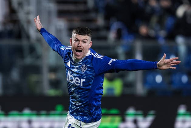 Como 1907 v US Sassuolo Calcio - Serie A Alberto Moreno of Como 1907 celebrates after scoring a goal during the Serie A football match between Como 1907 and US Sassuolo Calcio in Como, Italy, on November 28, 2025, at Stadio Giuseppe Sinigaglia. Como Italy  Copyright: xEmanuelexComincinix originalFilename:comincini-como1907251128_npCdL.jpg