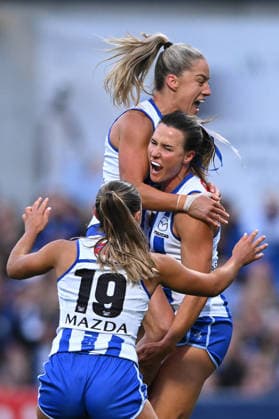 AFLW GRAND FINAL, Eilish Sheerin of the Kangaroos (right) celebrates with team mates after kicking a goal during the AFLW Grand Final match between the North Melbourne Kangaroos and the Brisbane Lions at Ikon Park in Melbourne, Saturday, November 29, 2025. ( NO ARCHIVING, EDITORIAL USE ONLY MELBOURNE VICTORIA AUSTRALIA  Copyright: xJAMESxROSSx 20251129112686095320