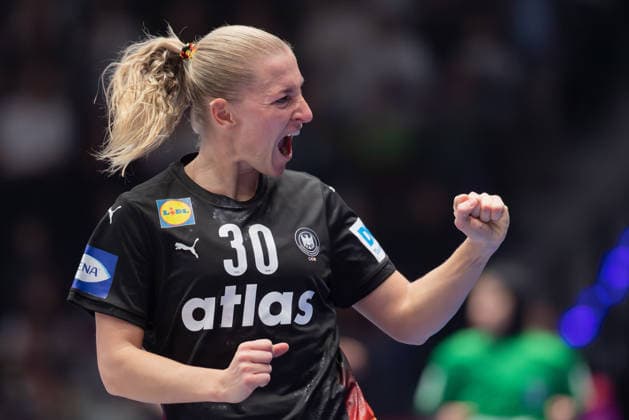 Uruguay - Deutschland, IHF Handball-WM der Frauen Jenny Behrend (Deutschland, 30). Vorrundenspiel der Handball-WM der Frauen zwischen Uruguay und Deutschland am 28. November 2025 in der Porsche-Arena in Stuttgart., Stuttgart Baden-Württemberg Deutschland Porsche-Arena