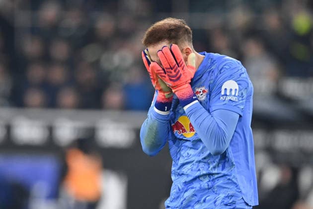 Torwart Peter GULACSI (L) enttaeuscht, enttäuscht, Enttäuschung, Enttaeuschung Fussball 1. Bundesliga Saison 2025 2026, 12.Spieltag, Spieltag12, matchday12, Borussia Moenchengladbach (MG) - RB Leipzig (L) 0-0 am 28.11.2025 BORUSSIA PARK Moenchengladbach DFL regulations prohibit any use of photographs as image sequences and or quasi-video Ã‚Â