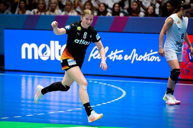 Handball, Frauen WM, Gruppe C: Uruguay - Deutschland Nina Engel (Deutschland) Stuttgart Porsche Arena Baden-Württemberg Deutschland