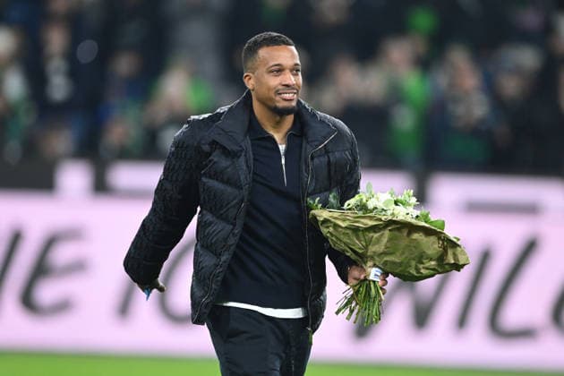 Verabschiedung Alassane PLEA, Fussball 1. Bundesliga Saison 2025 2026, 12.Spieltag, Spieltag12, matchday12, Borussia Moenchengladbach (MG) - RB Leipzig (L) am 28.11.2025 BORUSSIA PARK Moenchengladbach DFL regulations prohibit any use of photographs as image sequences and or quasi-video Ã‚Â